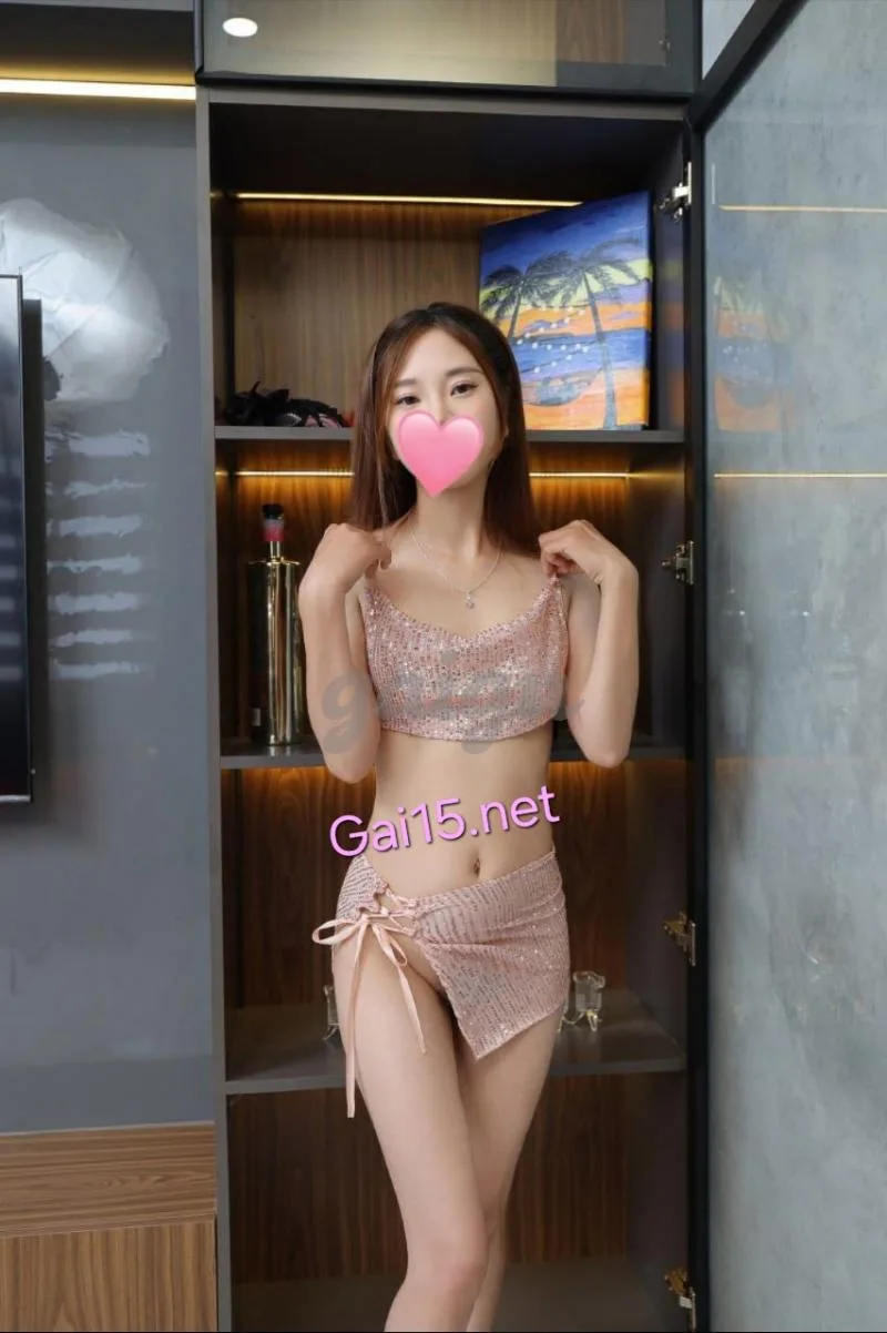 BÉ HOA - CÔ BÉ VỚI THÂN HÌNH LOLI, XINH XẮN, ĐÁNG