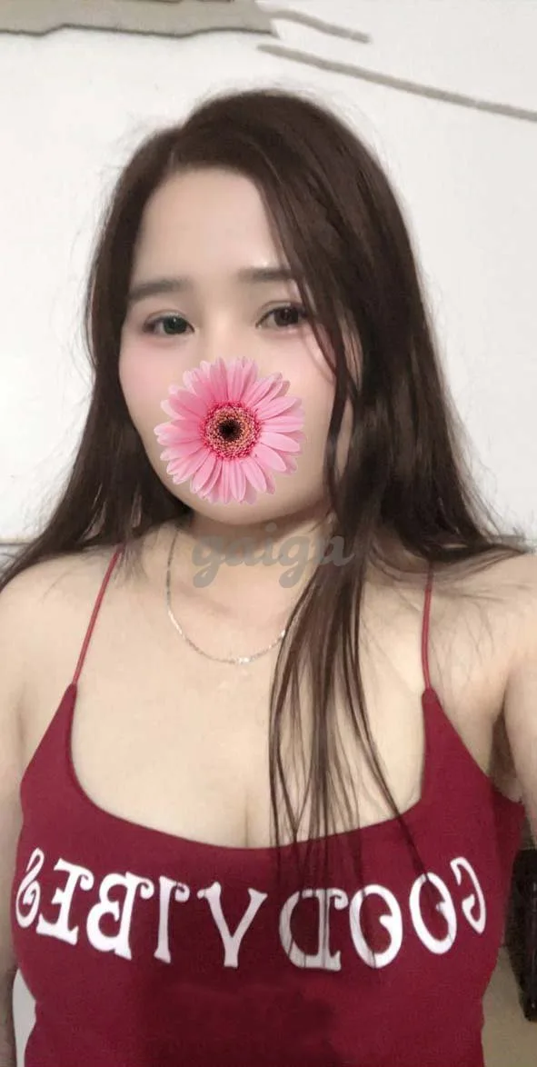 Ngọc Ánh - Ngực săn chắc, chuẩn body.