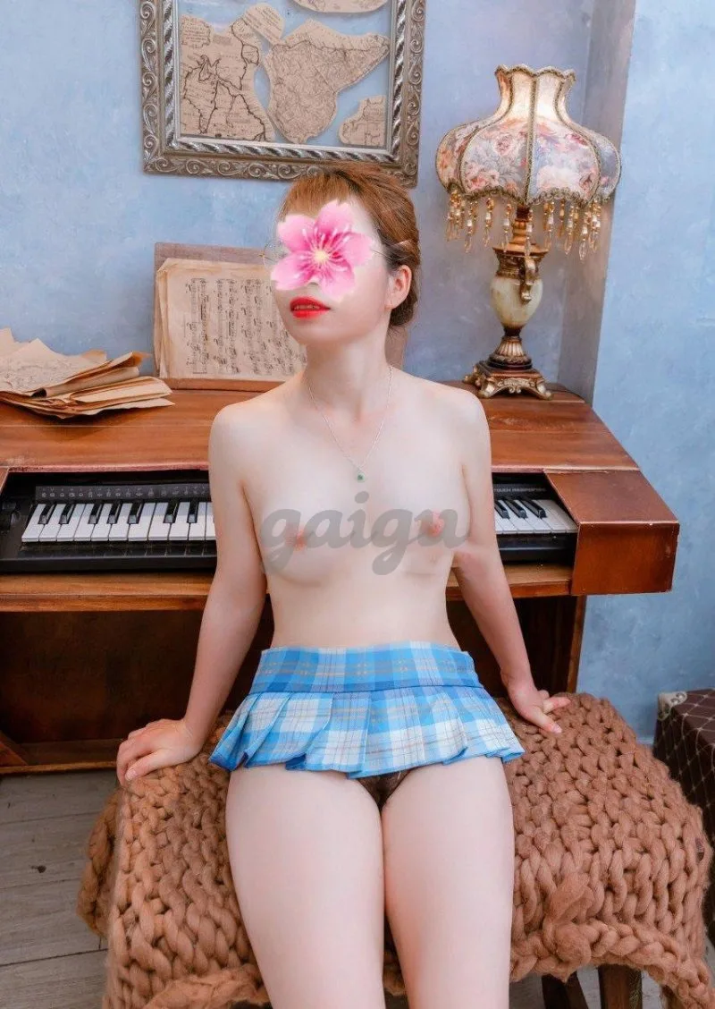 Kim Anh - Em gái xinh xắn - Nhiệt tình - Chiều khách
