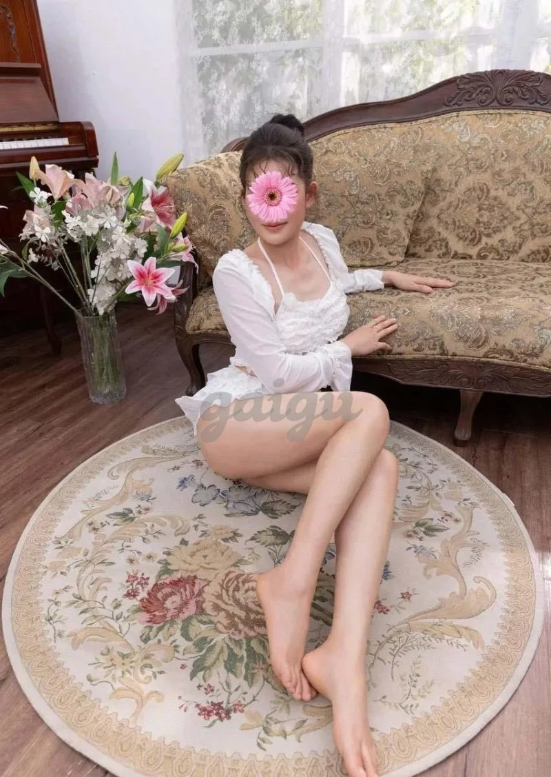 San San - Dẫm nữ sexy - Ngoan xinh chiều khách