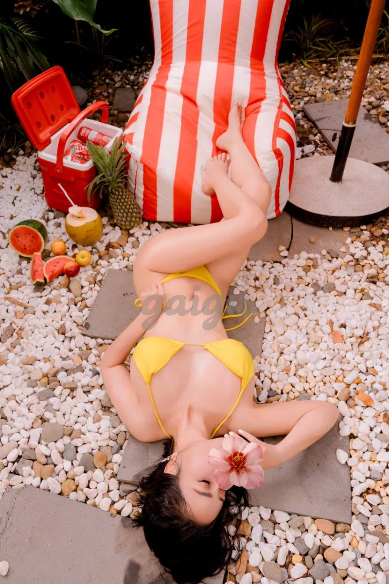 Cẩm Như - Mùa Hè Rực Lửa Với Cô Nàng Nóng Bỏng