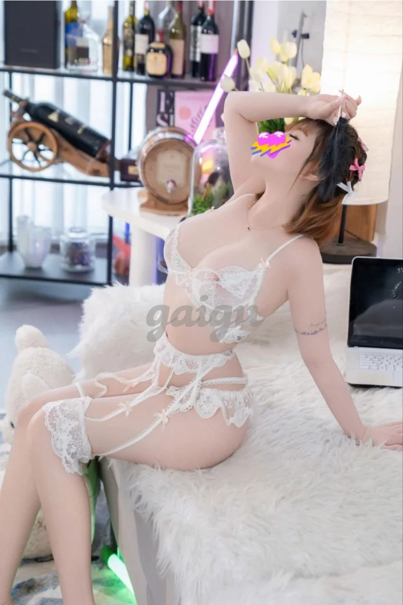 BÉ MIU MẶT XINH NHƯ BÚP BÊ - VÚ NỞ - EO THON - MÔNG CONG GỢI TÌNH
