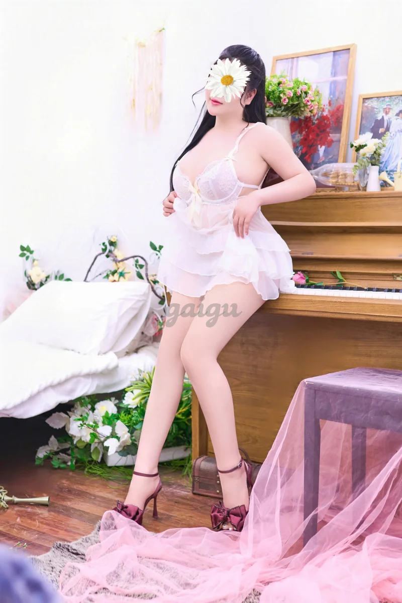 LINH ANH - CỰC PHẨM XINH - SANG - BODY BỐC LỬA GƯƠNG MẶT DÂM ĐÃNG