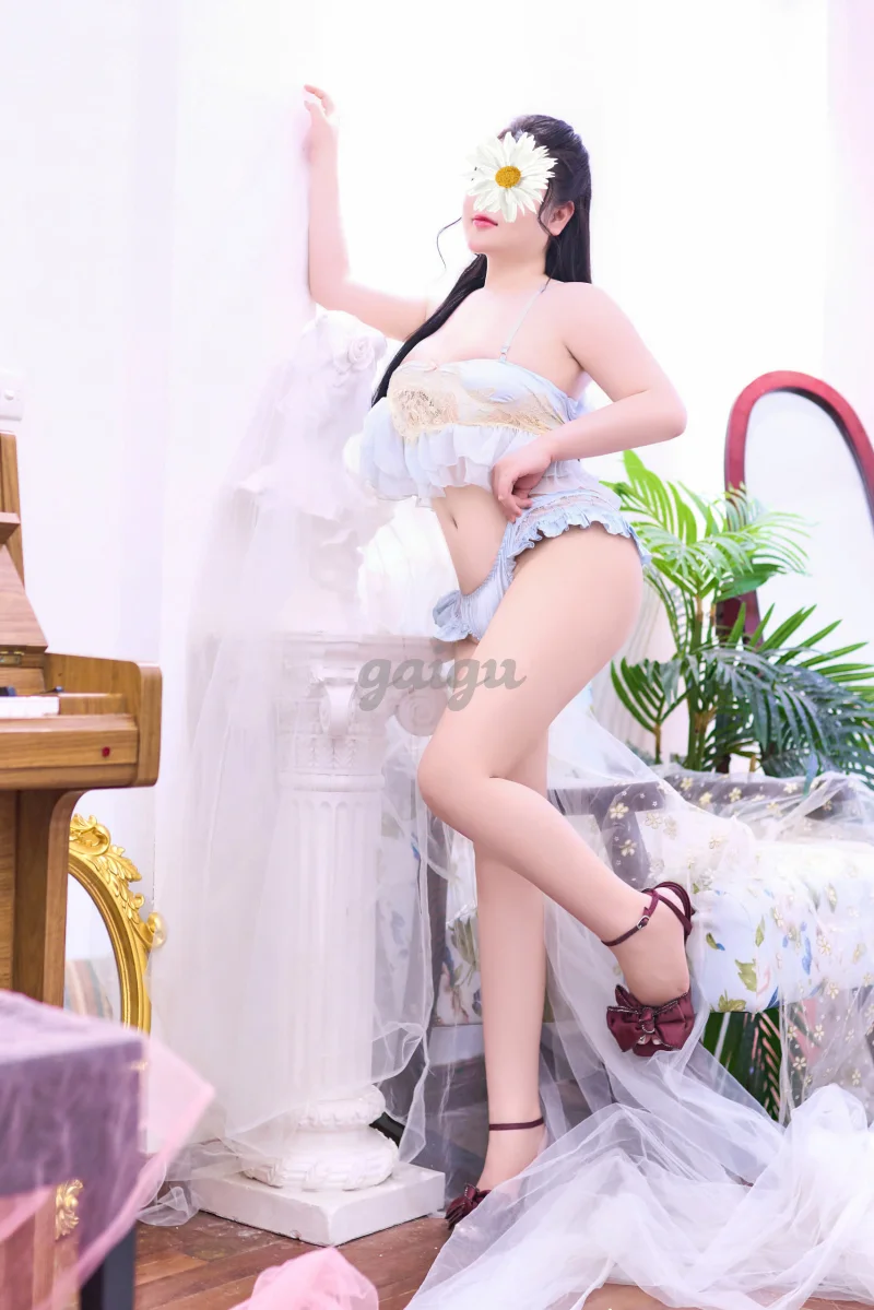LINH ANH - CỰC PHẨM XINH - SANG - BODY BỐC LỬA GƯƠNG MẶT DÂM ĐÃNG