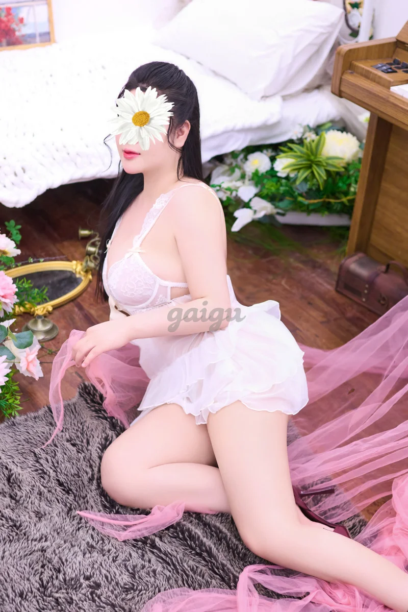 LINH ANH - CỰC PHẨM XINH - SANG - BODY BỐC LỬA GƯƠNG MẶT DÂM ĐÃNG