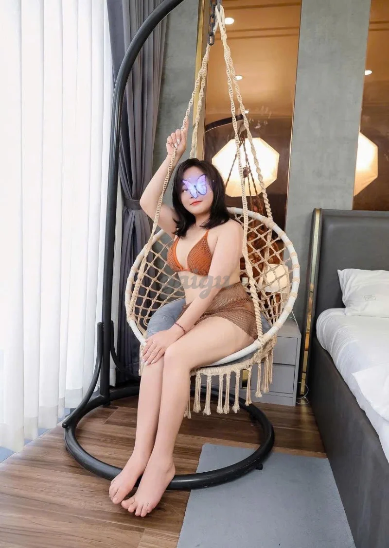 Em gái ngọt ngào, phục vụ tận tâm