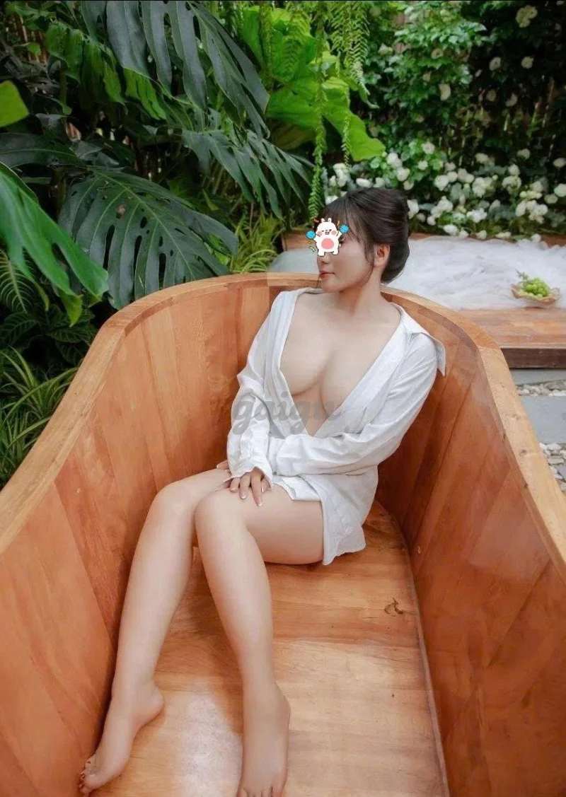GÁI DÂM THẢO LY_ MẶT XINH DỄ THƯƠNG VỚI CÁI BYM ƯỚT ÁT