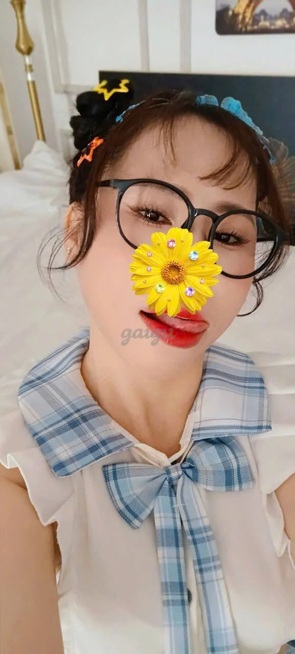 Quỳnh Nhi_ Gái dâm chiều khách