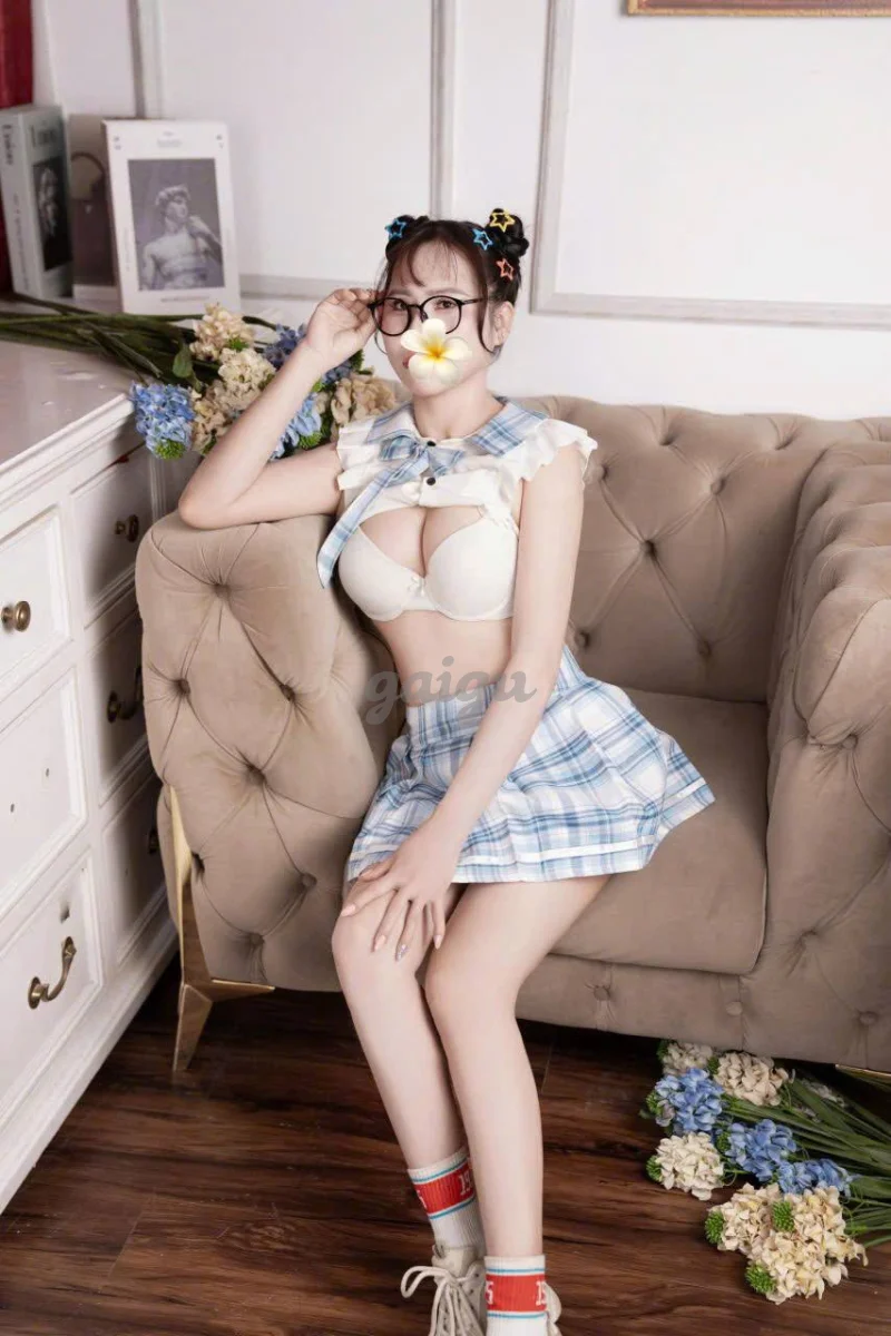 Quỳnh Nhi_ Gái dâm chiều khách