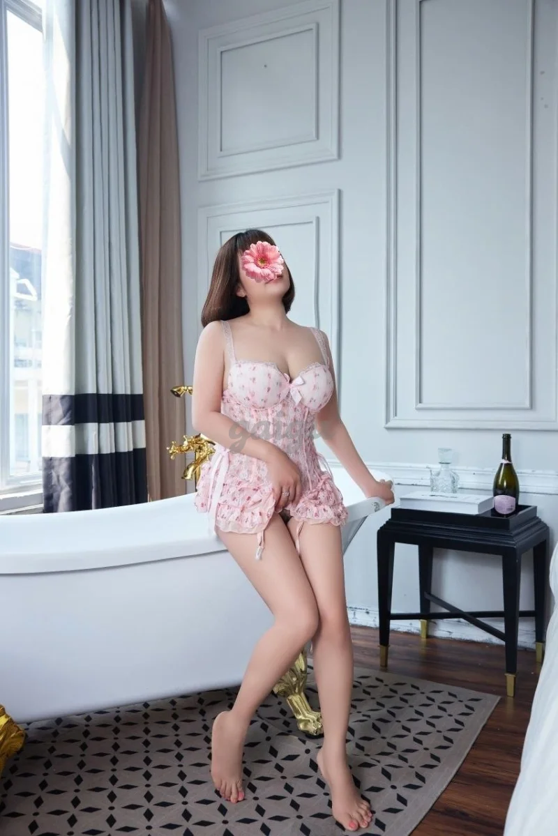 BÀI CÓ CLIP❤️ HÀ VY XINH VÚ TO KẸP XÚC XÍCH ĐÁ BI BÚ CU RẤT DÂM CHIỀU KHÁCH