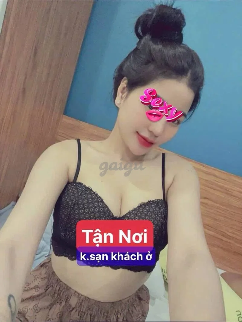 Gái xinh Trâm Anh_ Gương mặt kute, body gợi cảm