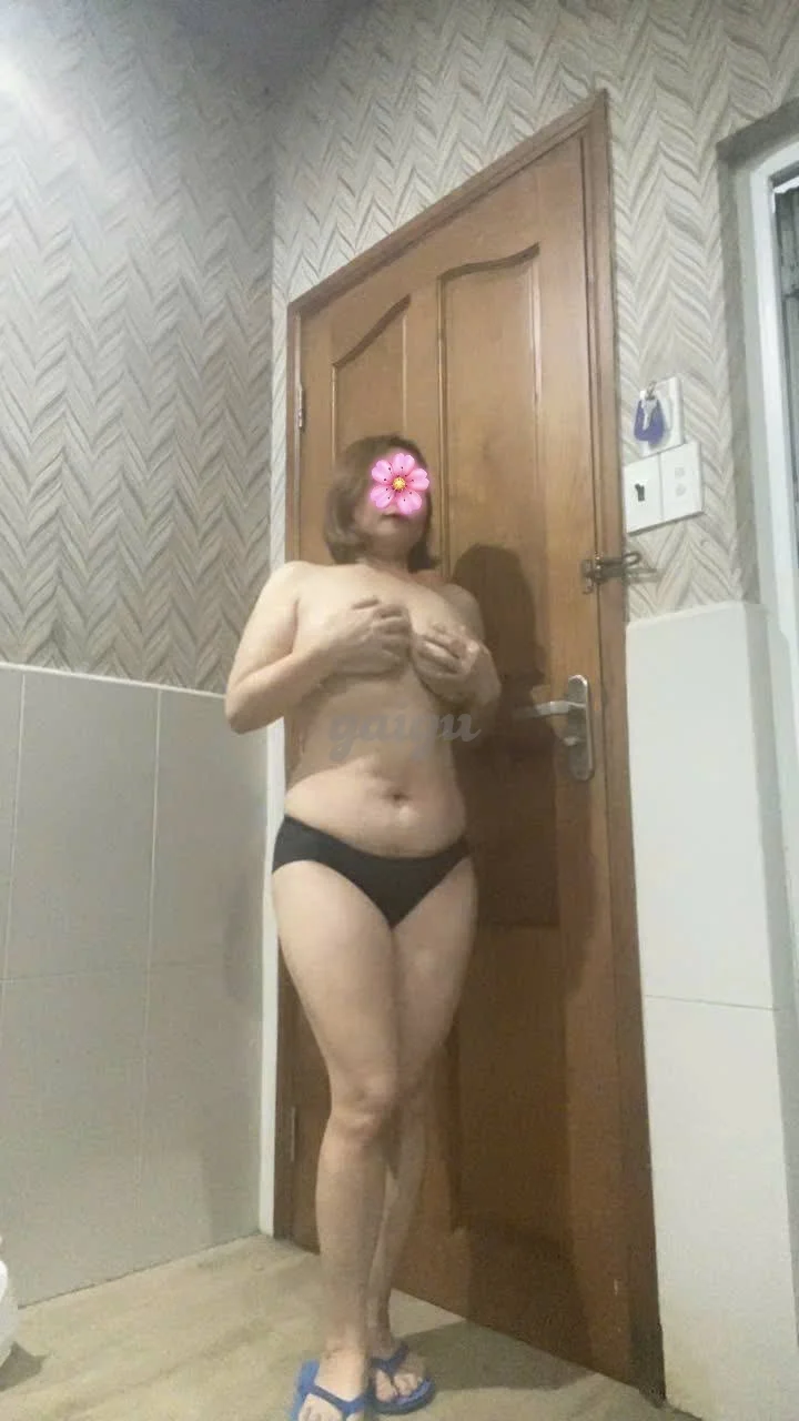 Hoa Hồng Vú To Gơi Cảm Quyến Rũ