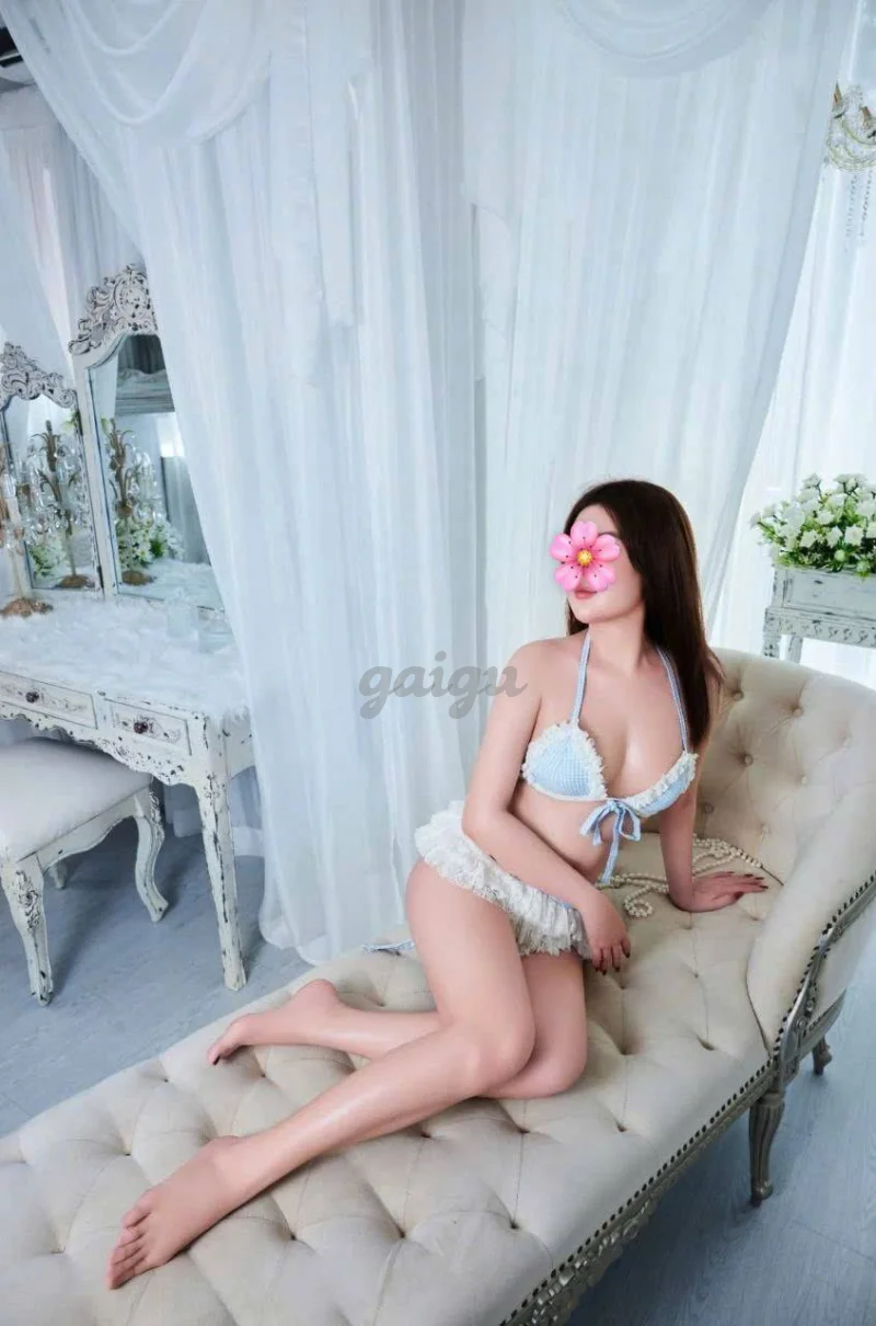 Quỳnh Châu_ Gái xinh chiều khách, làm tình cực phê