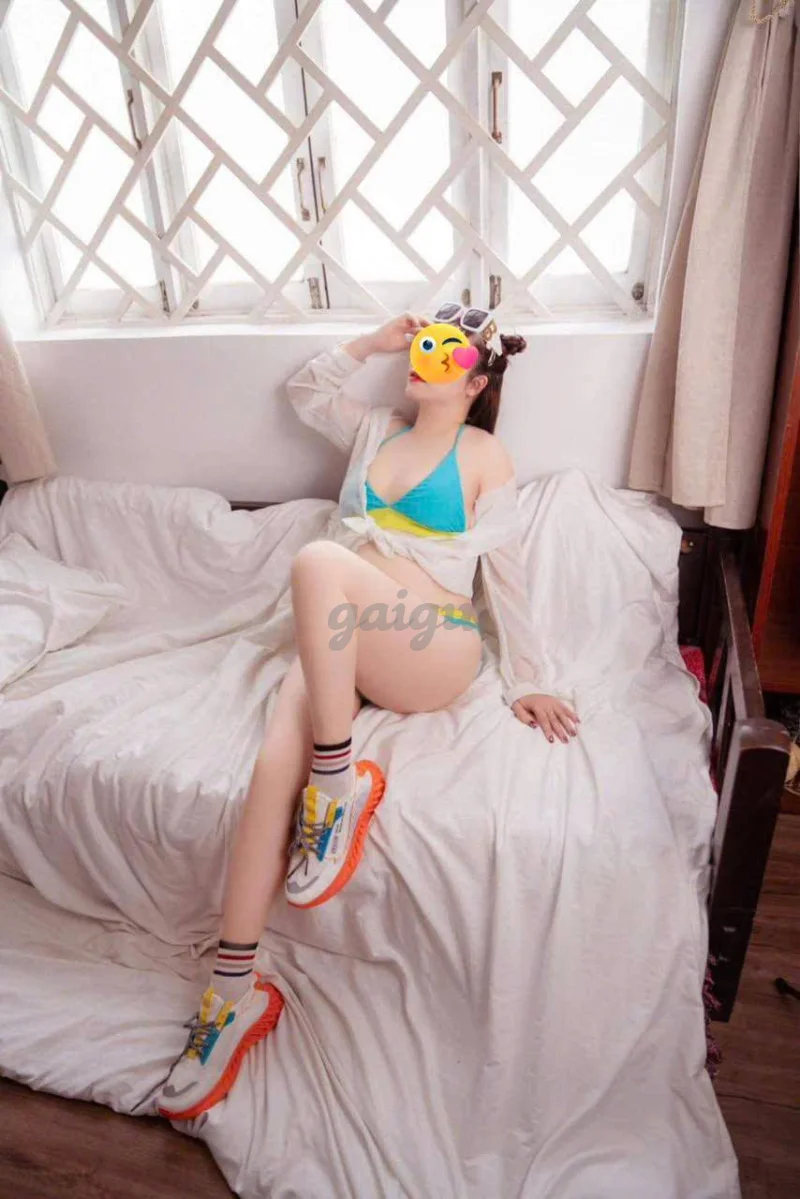 Tú Linh_ Gái dâm chiều khách, body gợi cảm