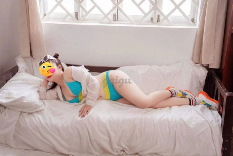 Tú Linh_ Gái dâm chiều khách, body gợi cảm