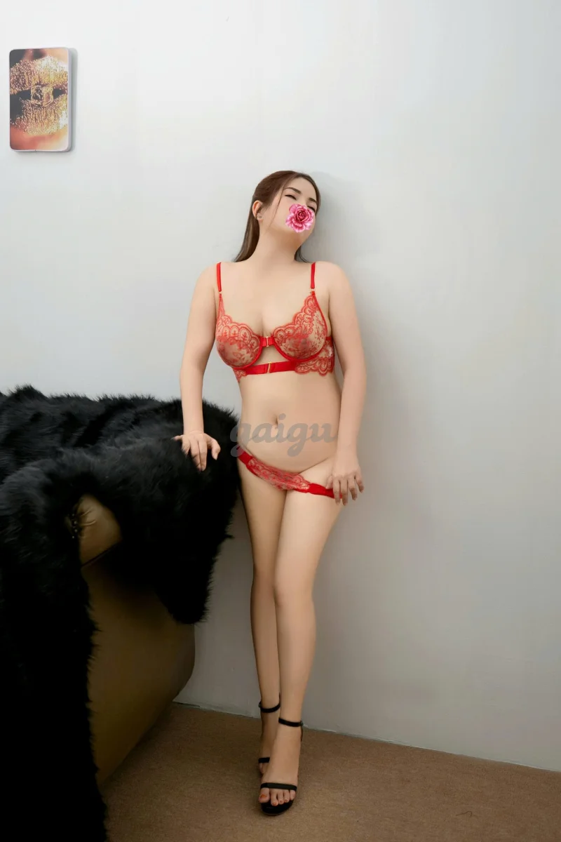 Lan lan_ Gái dâm làm tình liếm phê bj tê tái
