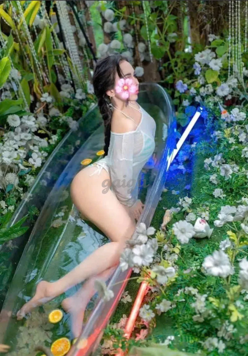 Trân Châu,Thiếu nữ Sexy - Dáng xinh Ngực đẹp ,da trắng cực xinh