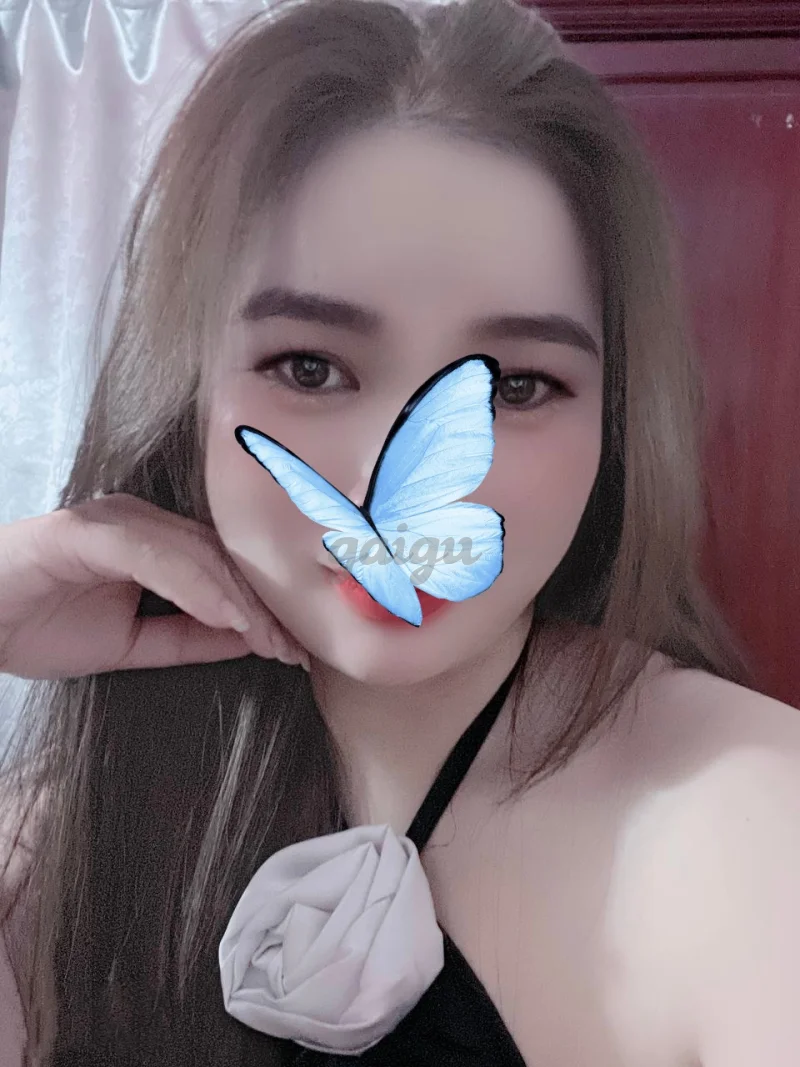 ⭐HẠNH TRANG NGỌT NGÀO XINH ĐẸP MÀ CÒN BIẾT CHIỀU CHUỘN