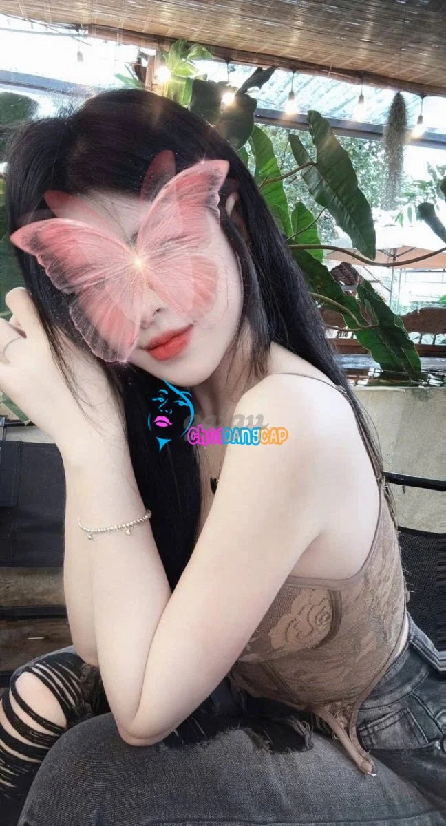 HÀ TRANG - GÁI TRẺ, XINH ĐÁNG YÊU, BODY MƯỢT