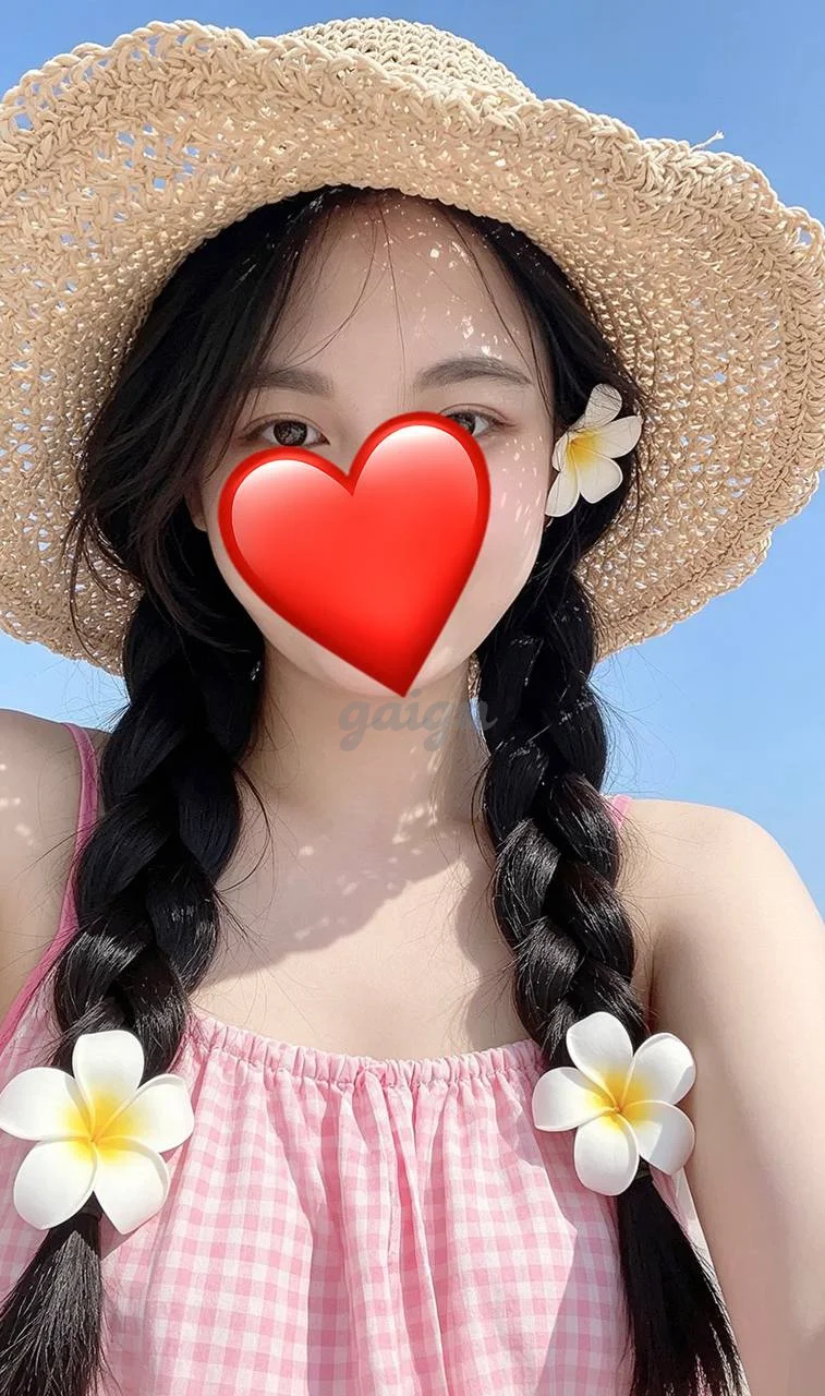 Khánh Linh - Gái non mới lớn