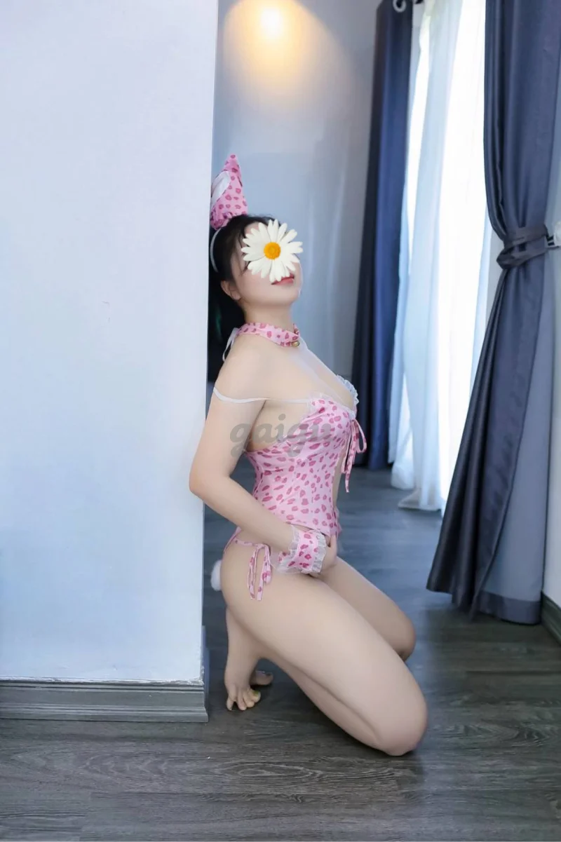 Vy Vy - Nàng thơ gợi cảm, mềm mại và quyến rũ
