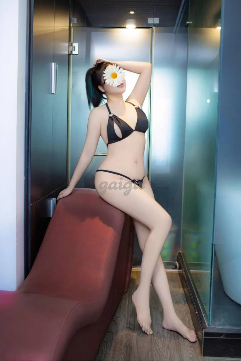 Vy Vy - Nàng thơ gợi cảm, mềm mại và quyến rũ