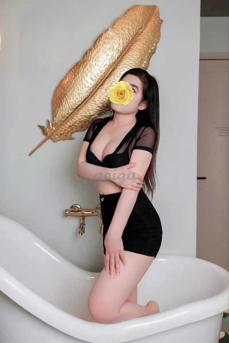 Bích Ngọc-  Thần dâm trong phân khúc