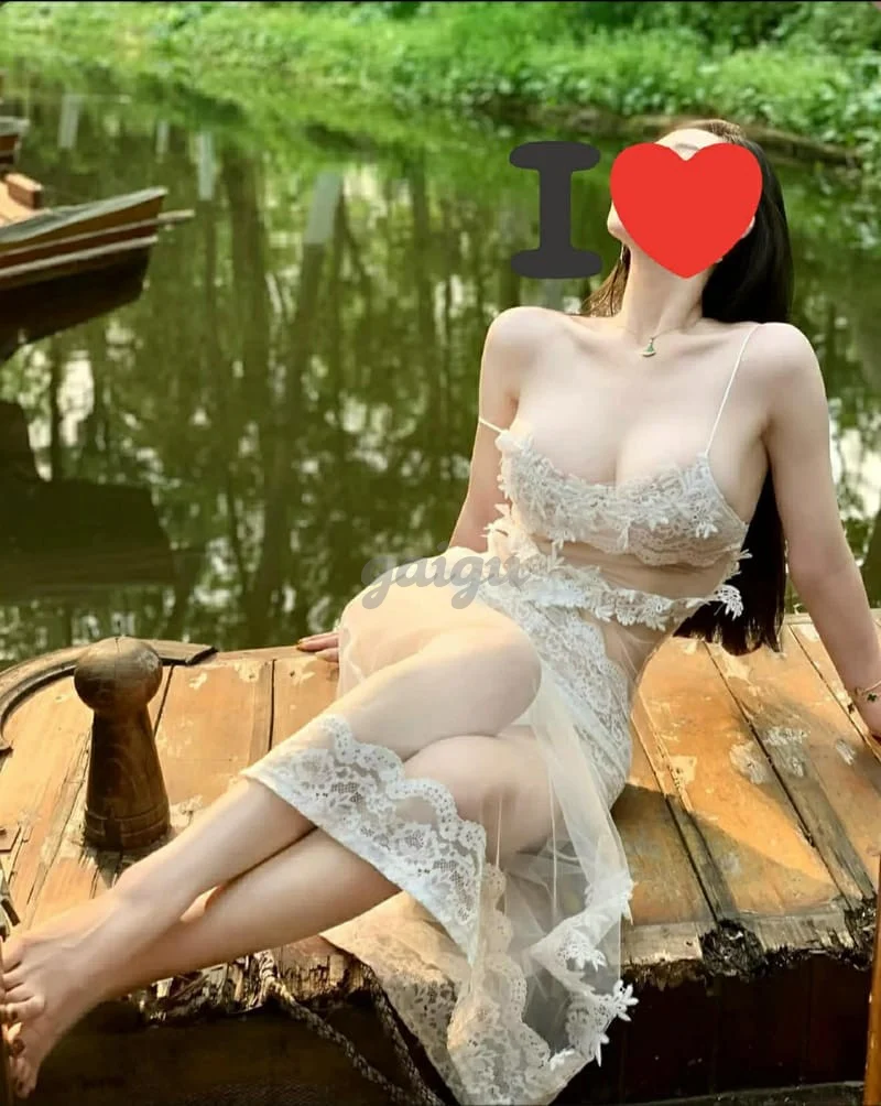 Hot Cave hạng sang Linh Linh mặt xinh da trắng, body siêu mẫu 1.000 K