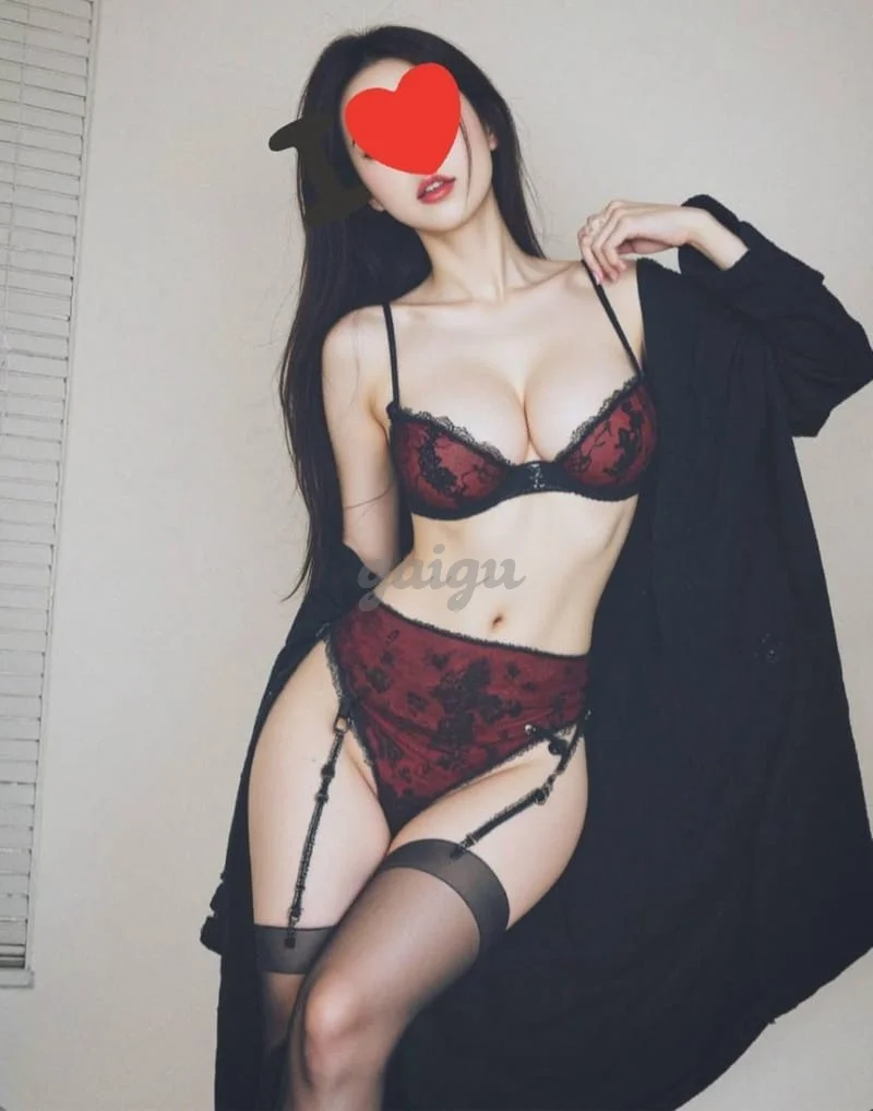 Hot Cave hạng sang Linh Linh mặt xinh da trắng, body siêu mẫu 1.000 K
