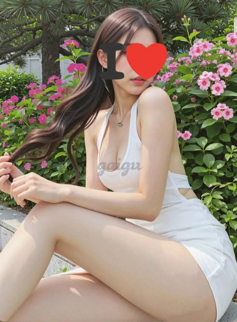 Hot Cave hạng sang Linh Linh mặt xinh da trắng, body siêu mẫu 1.000 K