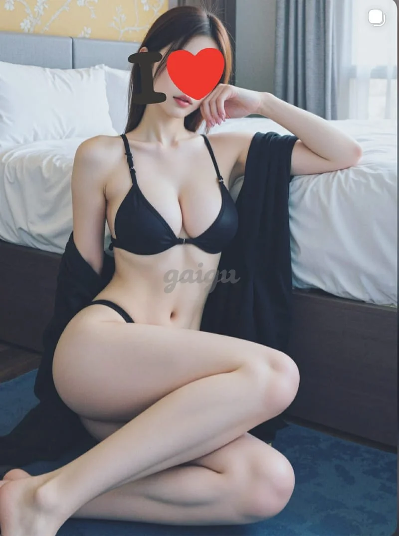 Hot Cave hạng sang Linh Linh mặt xinh da trắng, body siêu mẫu 1.000 K