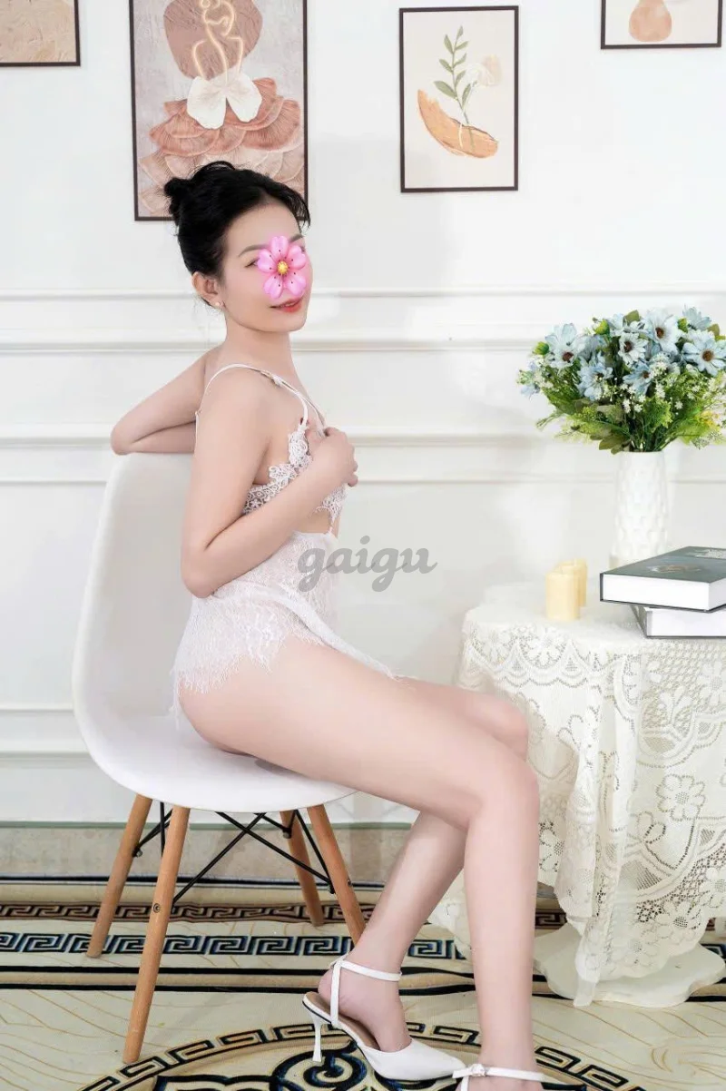Băng Di xinh đẹp sắc sảo Phục vụ chu đáo cosplay sexy : Hầu gái , nữ sinh ren lưới lọt khe..
