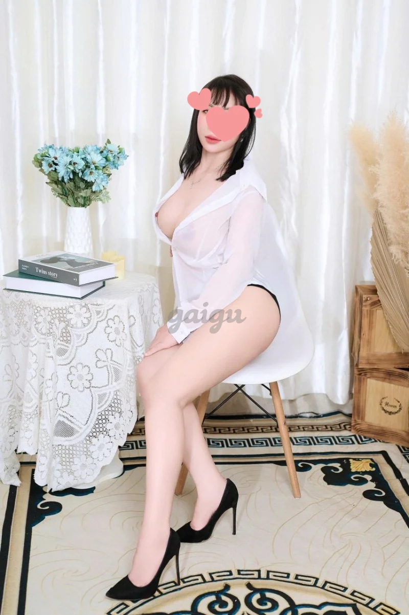 LISA  CHÂN ÁI LÀ ĐÂY  DÂM NGON CHIỀU KHÁH