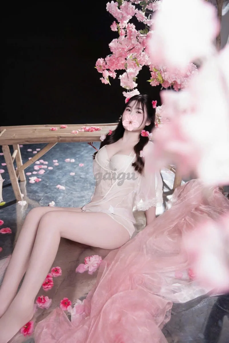Tuyết Nhi:HÀNG SIÊU NGON, DA TRẮNG , DÁNG XINH BÚ LIẾM CỰC PHÊ