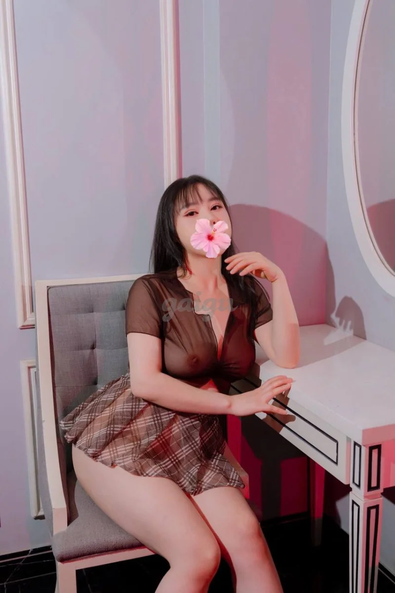 Ly Ly _ Gái dâm xinh đẹp, body cực ngon