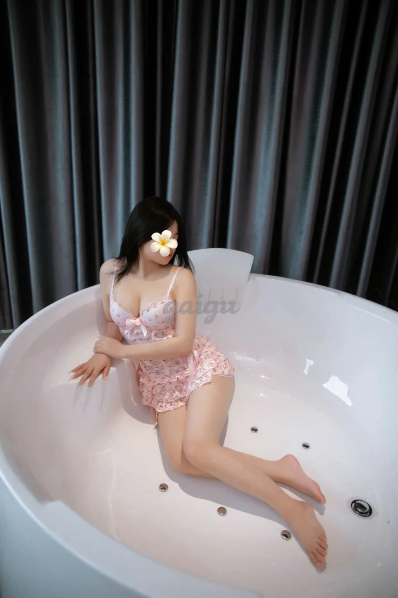 Trang Bống - Gái Dâm Vú Bím Ngọt Nước