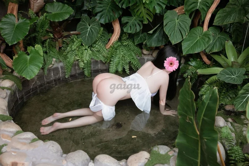 NEW BÉ TRINH DÁNG CAO DA TRẮNG,NGOAN HIỀN CHIỀU KHÁCH