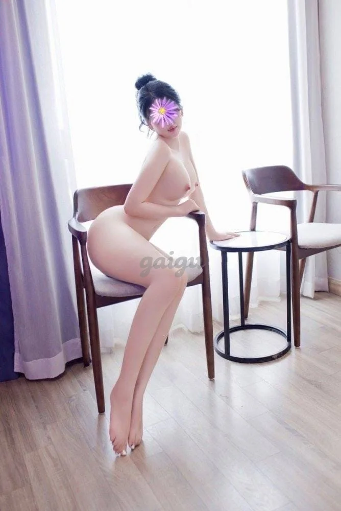 Lan Chi_ Gái xinh chiều khách, làm tình cực phê