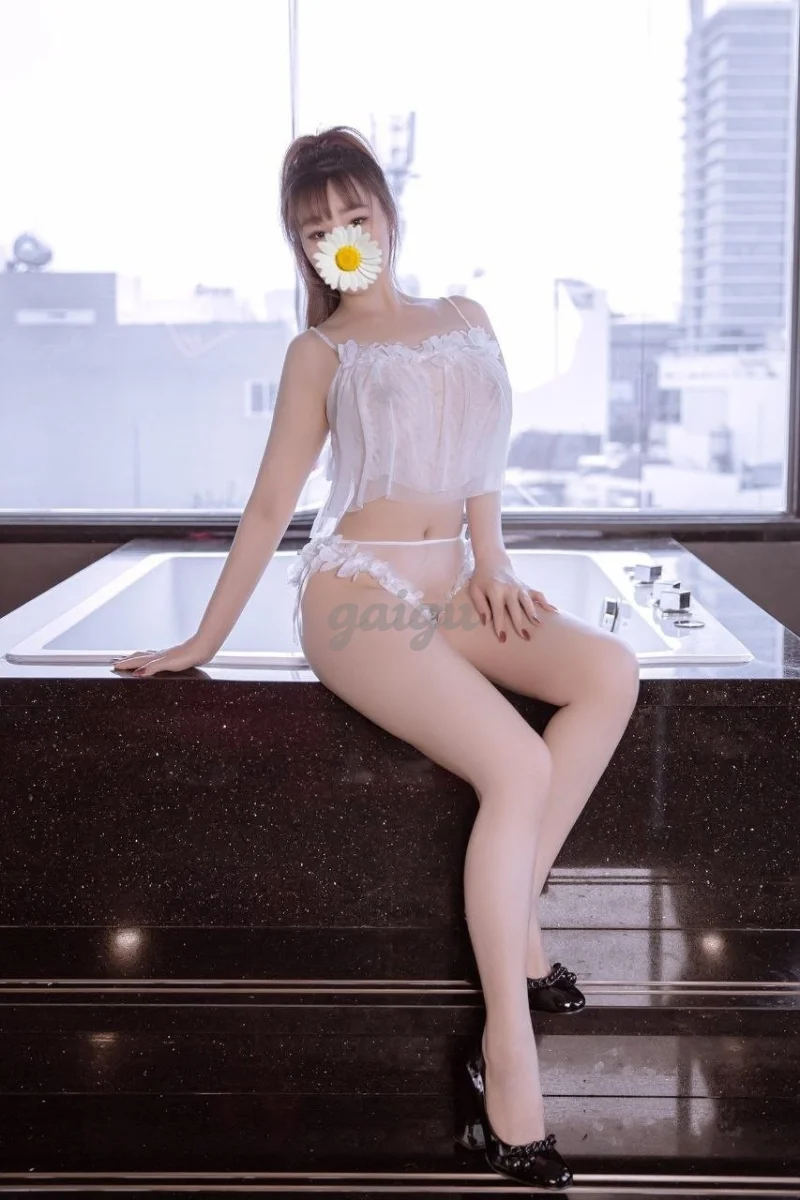 Linh Nhi- VÚ TO, BÓP ĐÃ TAY , BÍM KHÍT CÀNG CHƠI CÀNG SƯỚNG FULL DỊCH VỤ,X