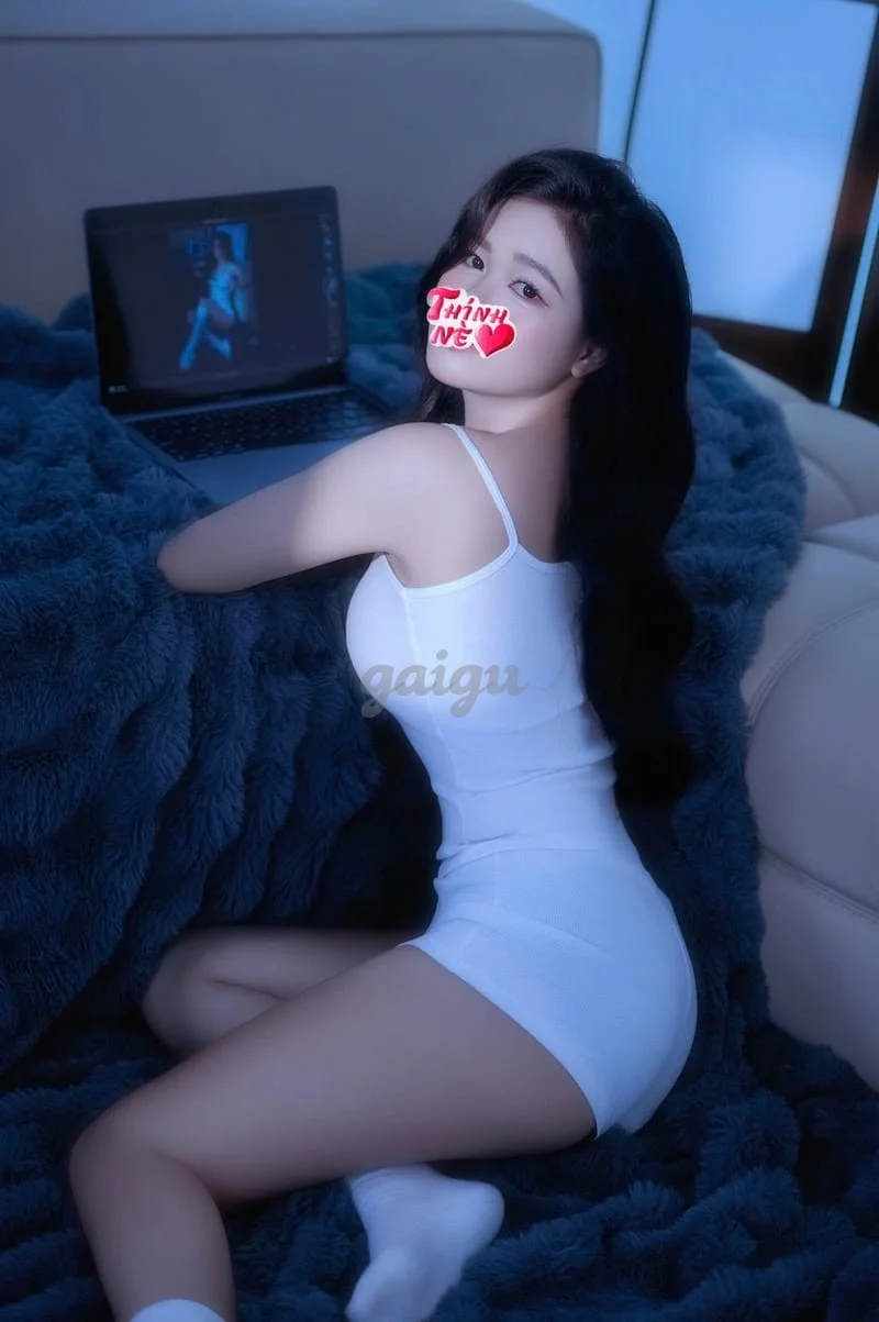 Nhã Uyên xinh non tơ