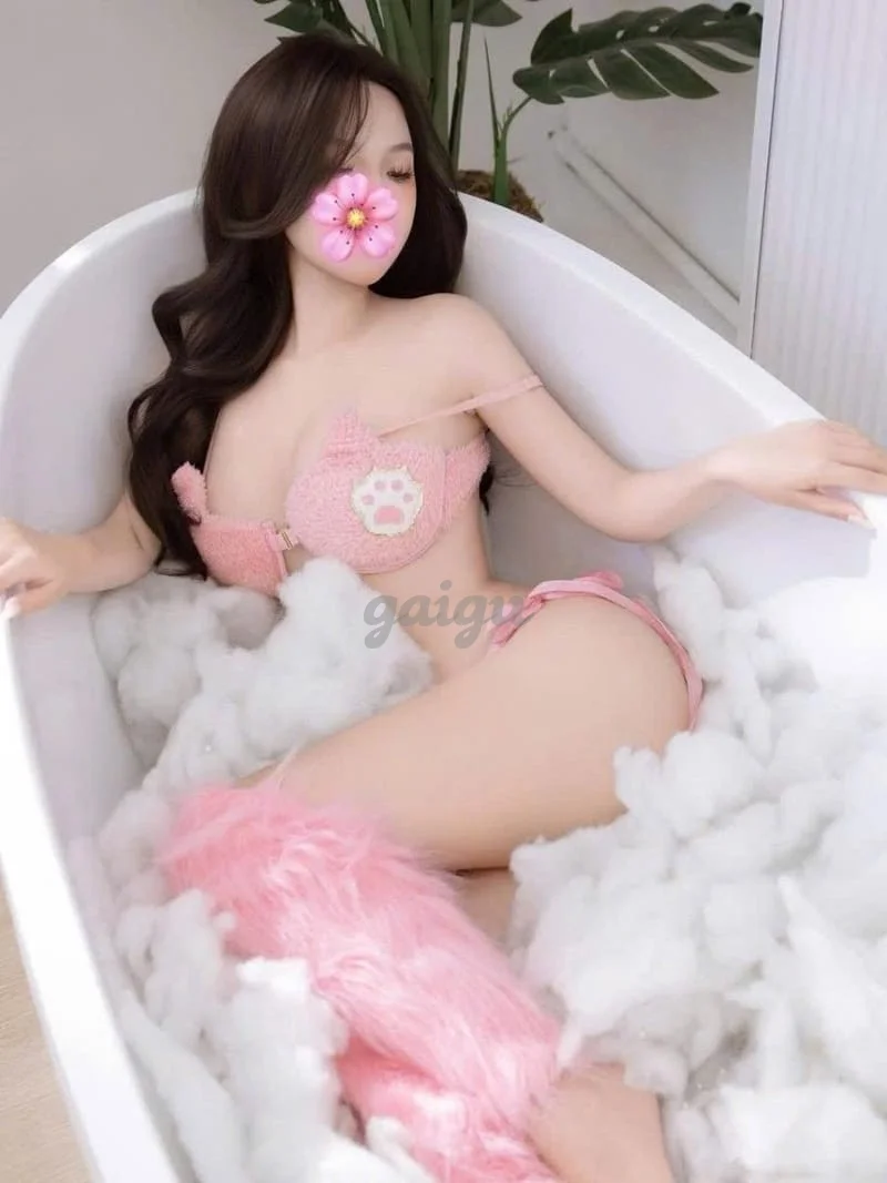 Lan Chi Gái vào nghề chiều anh như người yêu