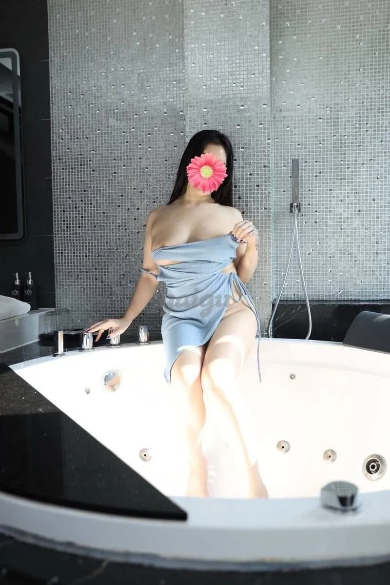 Tuyết Mai - Em gái sexy, quyến rũ