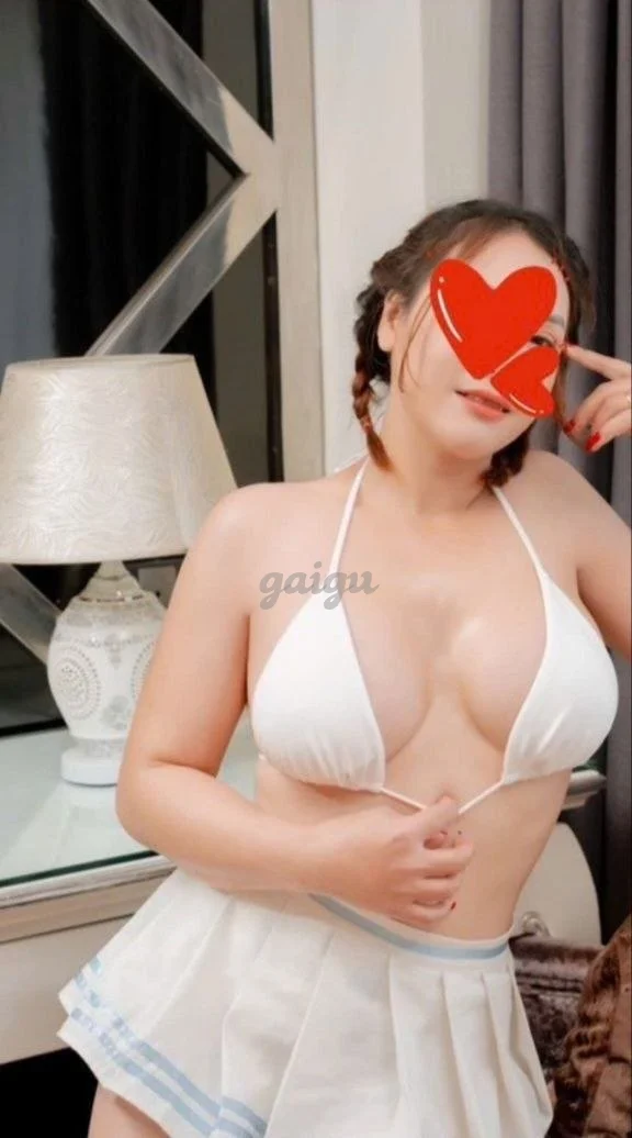 TUYẾT TRINH VÚ TO NGON, MÔNG NẢY NỞ, SEXY DÂM ĐÃNG