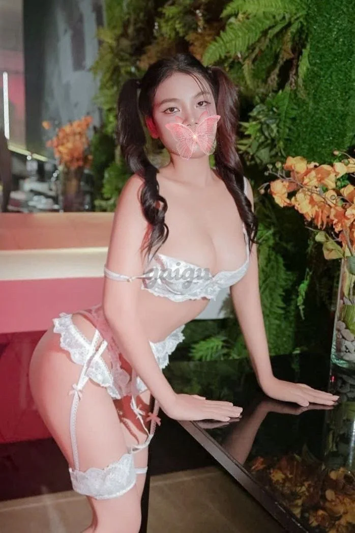 NEW BÉ NA NA - XINH XẮN CAO DÁO TRẮNG TRẺO LÀM TÌNH BAO PHÊ