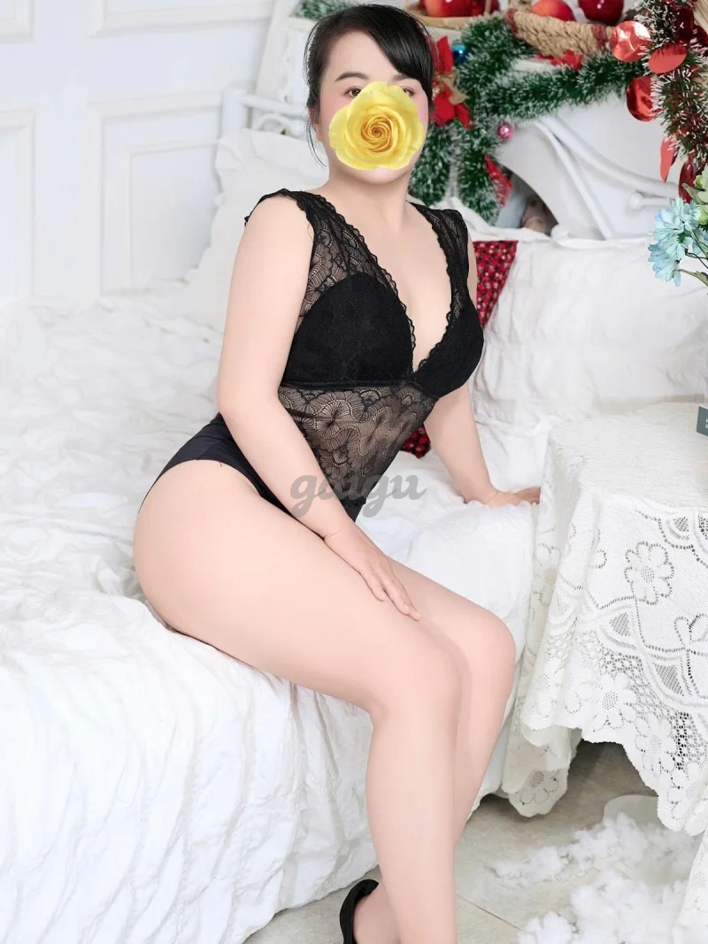 Bích Hân- Gái miền tây, cực chiều và bím gọn gàng thơm tho