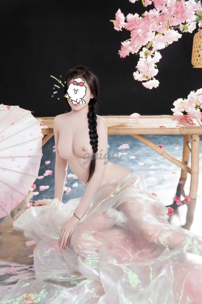 *NEW* VÂN ANH 2K5 -MẶT XINH-DA TRẮNG- BODY TUYỆT PHẨM