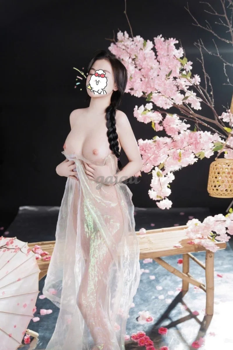 *NEW* VÂN ANH 2K5 -MẶT XINH-DA TRẮNG- BODY TUYỆT PHẨM