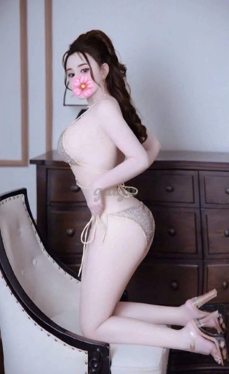 LỆ LỆ _ THẦN DÂM SIÊU TRẮNG ,NÕN NÀ ,NGỰC TẤN CÔNG MÔNG PHÒNG THỦ- HÀNG TUYỂN