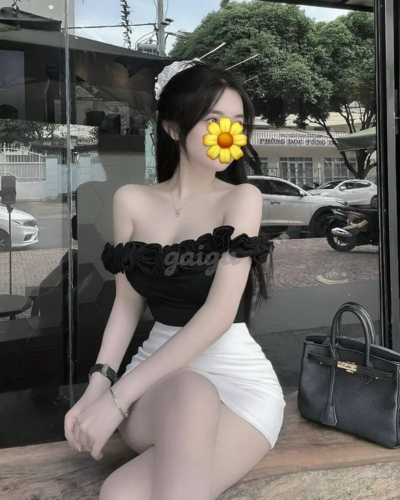 GÁI GỌI BÉ BÔNG CÔ NÀNG VỚI THÂN HÌNH ĐẦY ĐẶN CHIỀU TÌNH NHƯ NGƯỜI YÊU CAM KẾT ĐẦY ĐỦ DỊCH VỤ YÊU CH