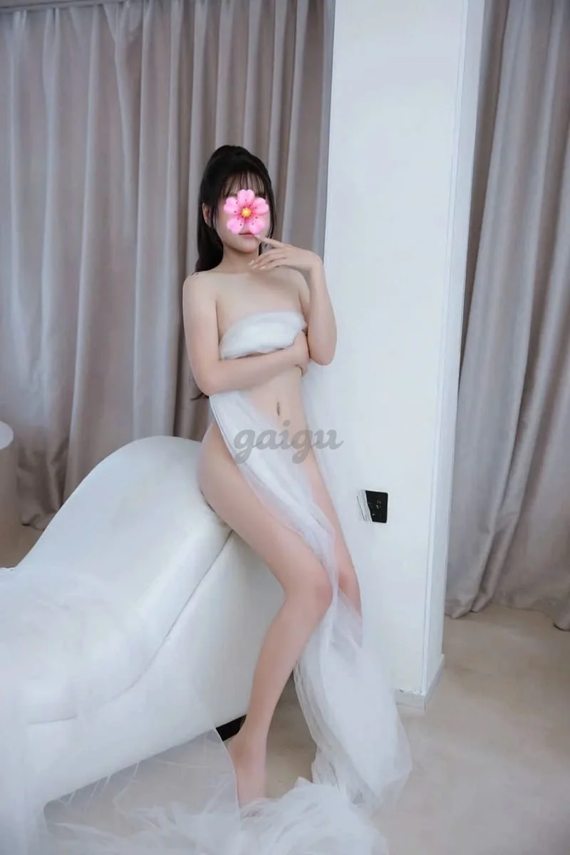 Hạnh Trâm:Xinh Gái, Dễ Thương Dịu Dàng, Vui Vẻ, Nhiệt Tình